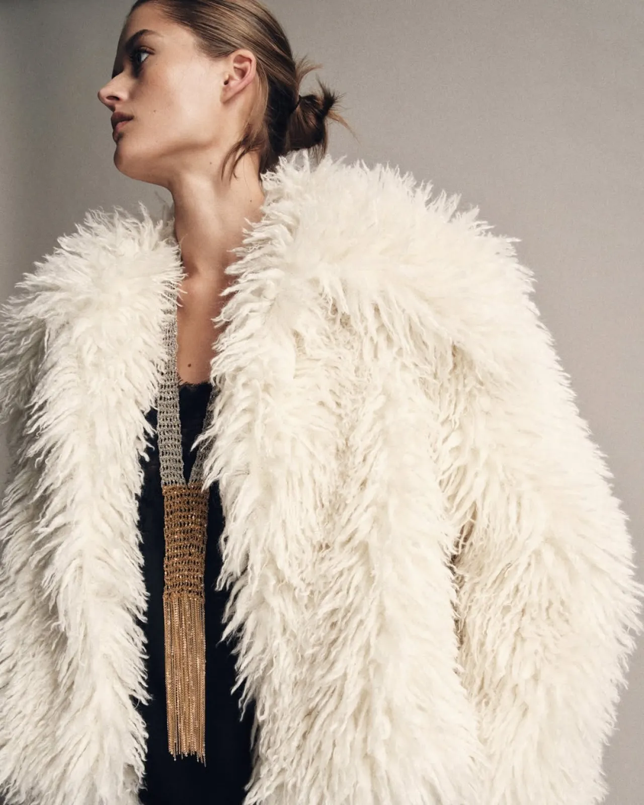 Zara Elevates Everyday Style with the Strategic Power of Accessories