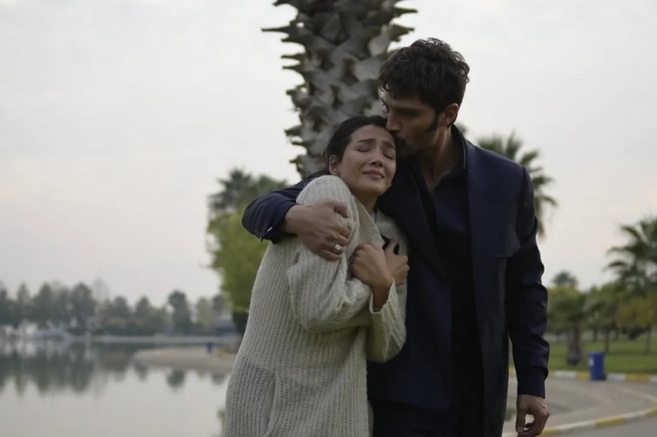 Shocking Confrontation: Melek and Serhat's Past Revealed in Halef: Köklerin Çağrısı