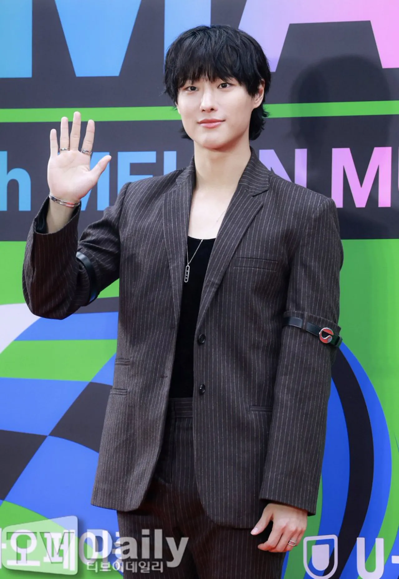 WOODZ Stuns on the 2025 MelOn Music Awards Red Carpet