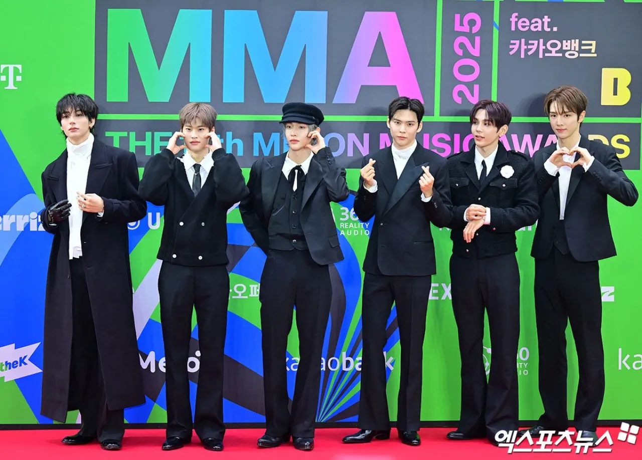 RIIZE Makes a Striking Entrance on the 2025 Melon Music Awards Red Carpet