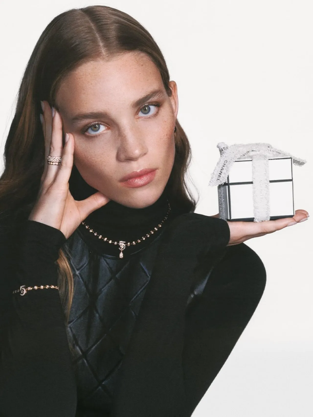 CHANEL Unveils Dazzling Holiday Fine Jewelry Collection Featuring Diamonds and Gold