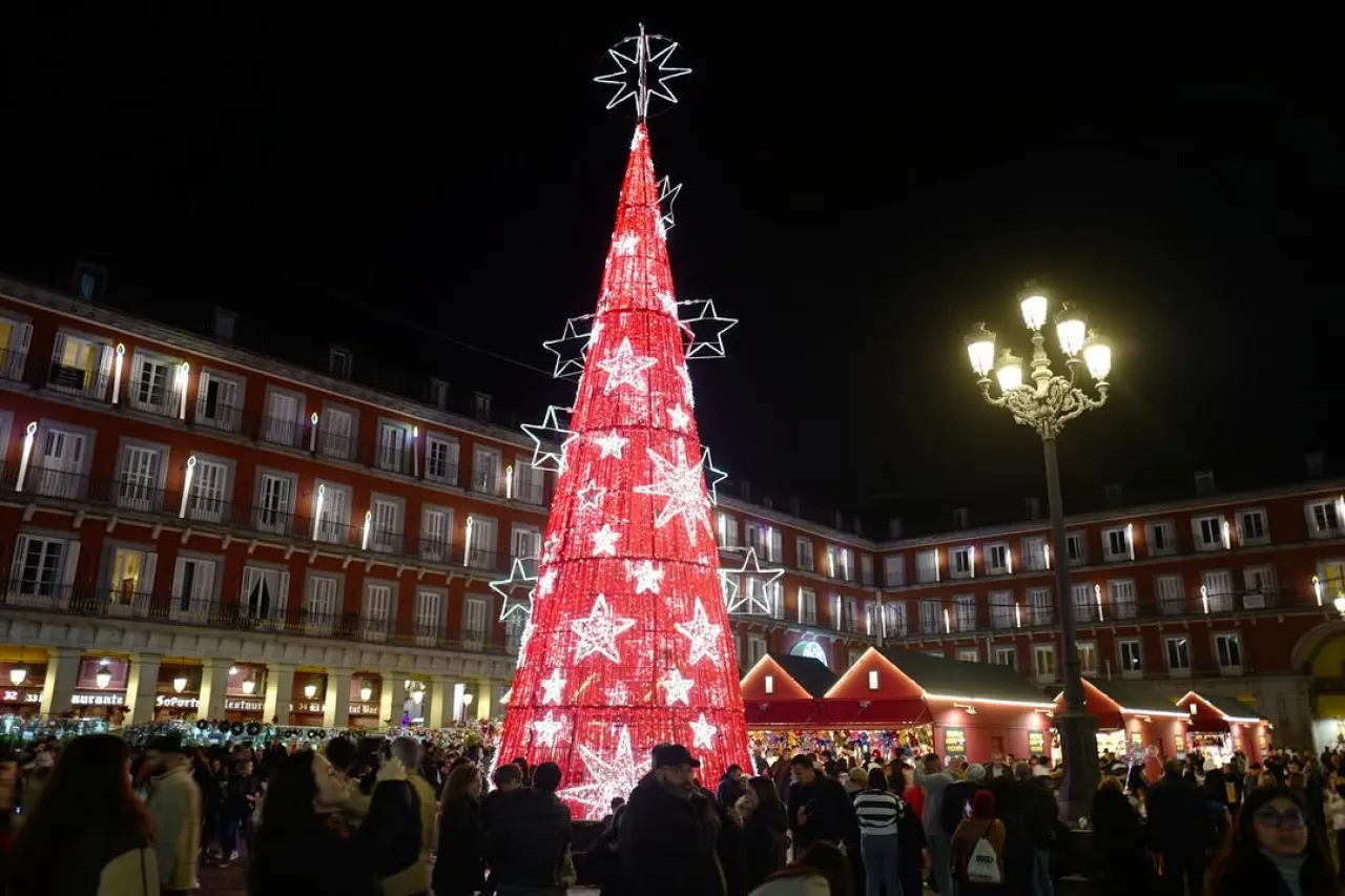 Exo Member Suho Shares Stunning Antarctic Photo as a 'Christmas Gift' to Fans