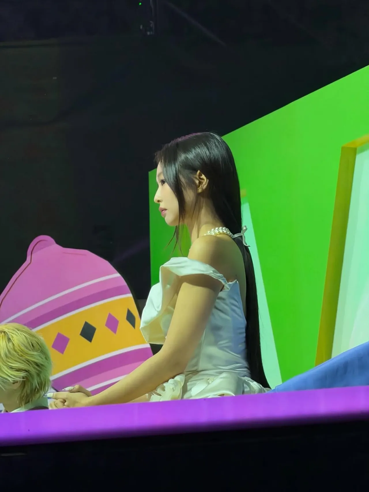 Jennie Delivers Electrifying Performance and Heartfelt Thanks at Year-End Awards Ceremony