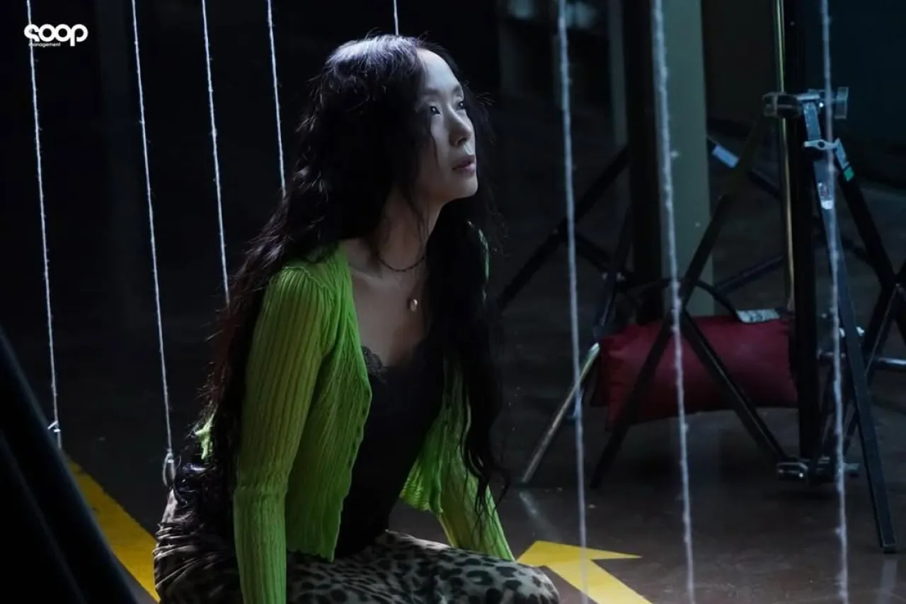 Jeon Do-yeon and Ahn Yoon-soo Share Heartwarming Moment in 'Merry Christmas'